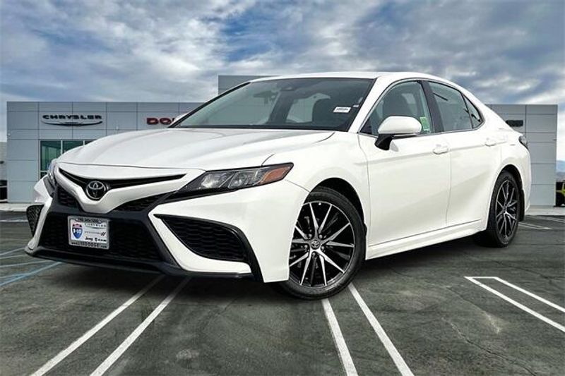 2023 Toyota Camry SEImage 1