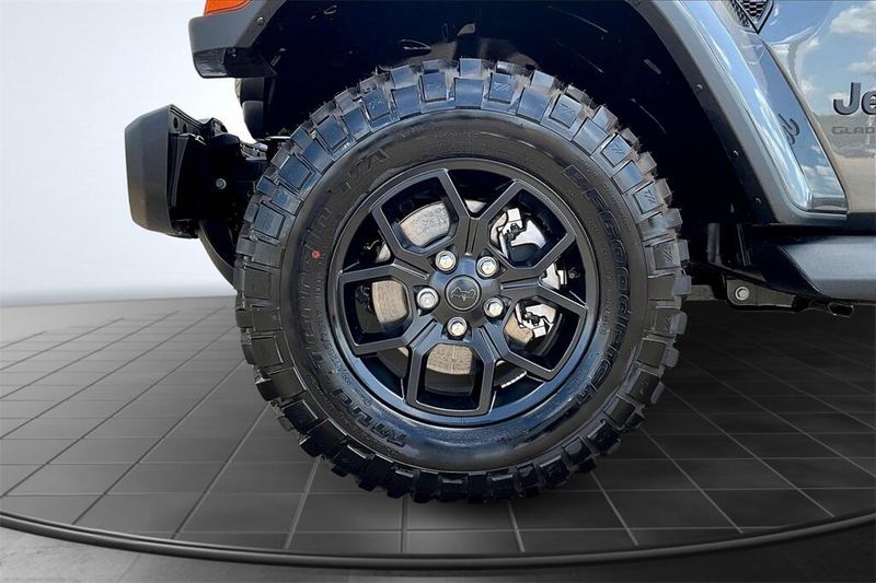 2025 Jeep Gladiator Sport photo 11