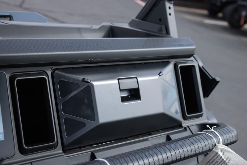 NEW 2026 CAN-AM DEFENDER MAX XT HD11 WITH 1025 INCH TOUCHSCREEN Image 28