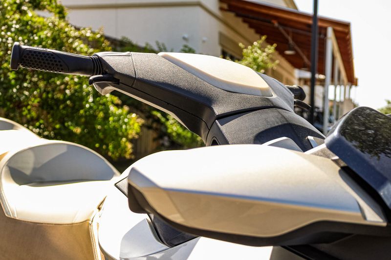 2009 SEADOO GTX 255  BROWN AND TAN Image 10