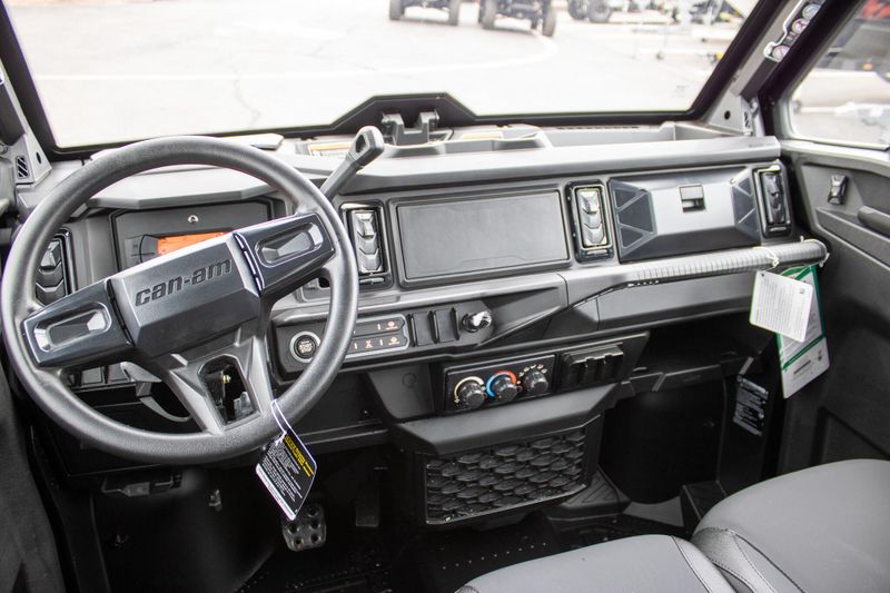 NEW 2026 CAN-AM DEFENDER MAX XT CAB HD11 Image 14