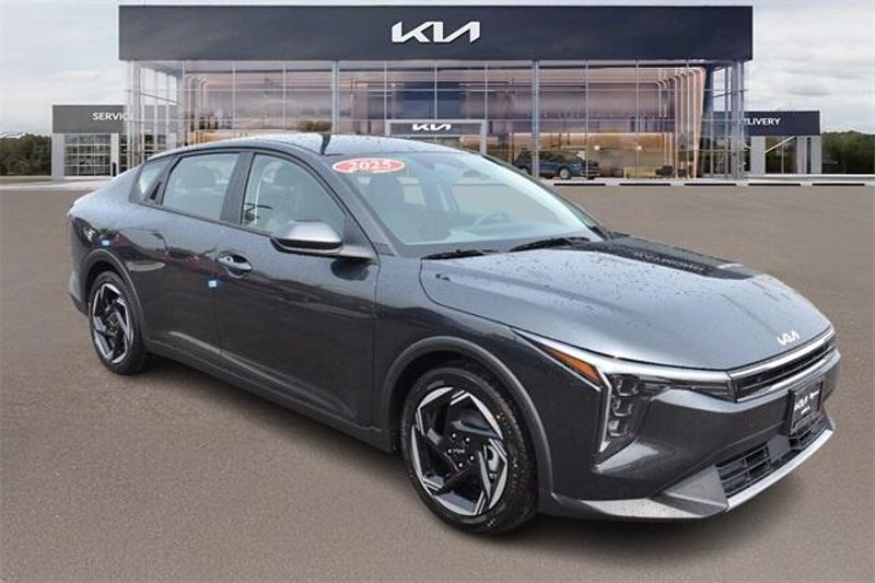 2025 Kia K4 EXImage 1