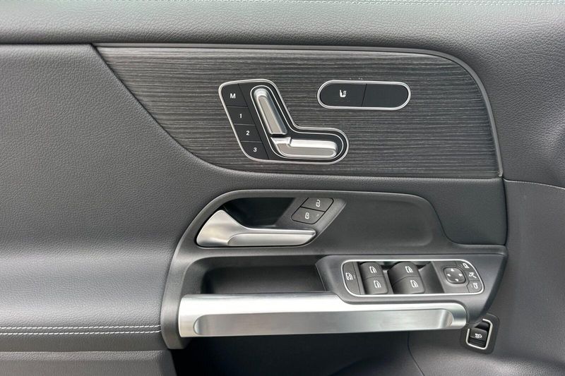 2024 Mercedes-Benz EQB 300Image 11