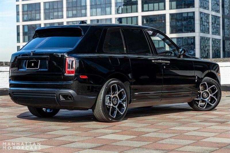 2023 Rolls-Royce Cullinan Black Badge in a Black Diamond exterior color and Navy with Scivaro Grey Accentsinterior. Lotus Manhattan 347-395-5714 lotusmanhattan.com 