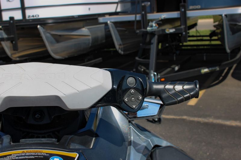 2021 SEADOO GTX 300 LTD SILVER Image 17