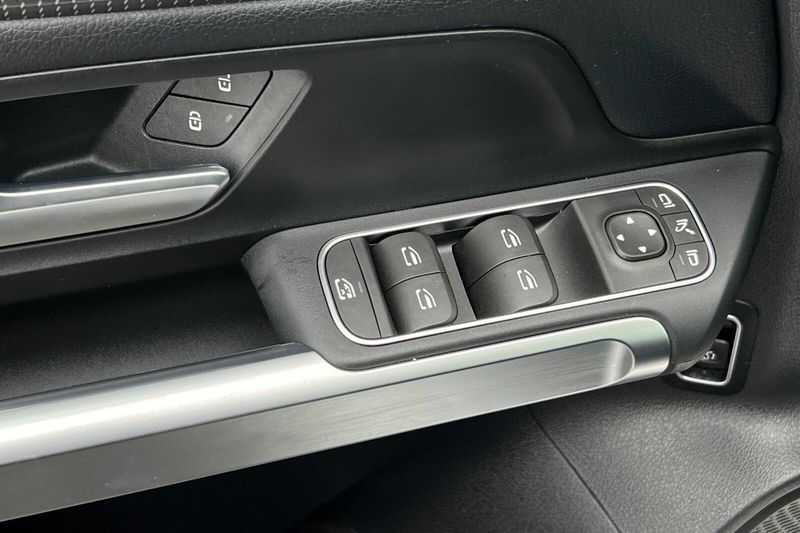 2023 Mercedes-Benz EQB 300Image 12