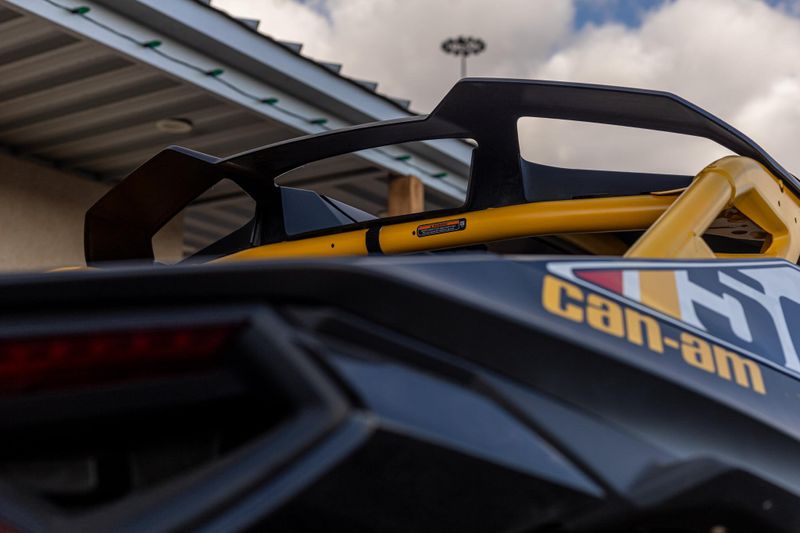 NEW 2025 CAN-AM MAVERICK R X RS WITH SMARTSHOX 999T DCT CARBON Image 12