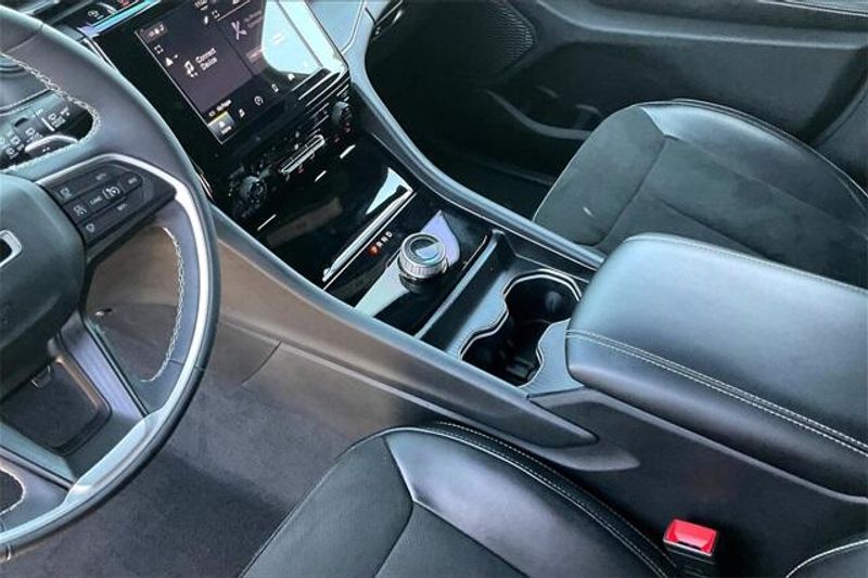 Used 2023 Jeep Grand Cherokee L AltitudeImage 17