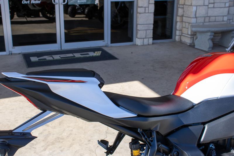 NEW 2026 YAMAHA YZF-R7 70TH ANNIVERSARY EDITION Image 12
