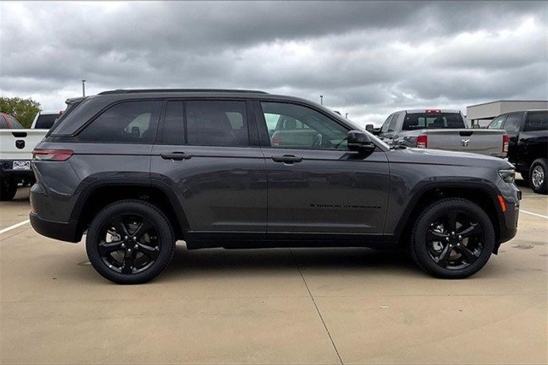 2024 Jeep Grand Cherokee Limited 4x2Image 16