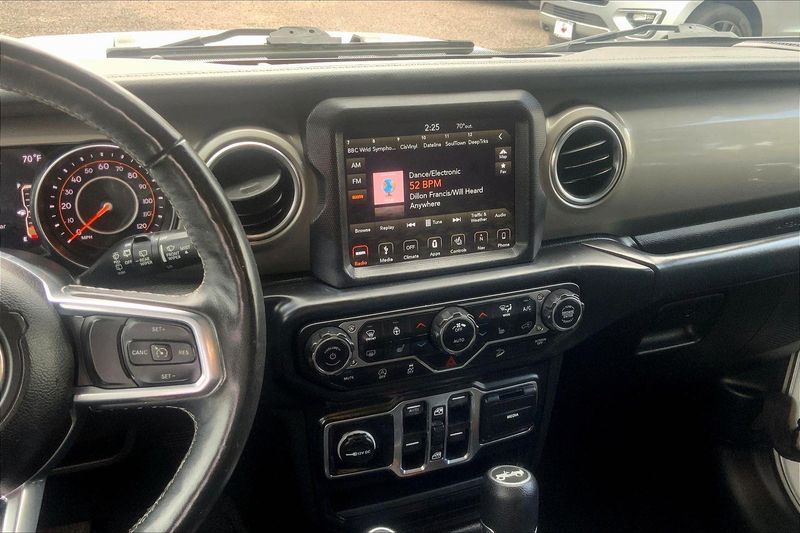 2019 Jeep Wrangler Unlimited Sahara photo 6