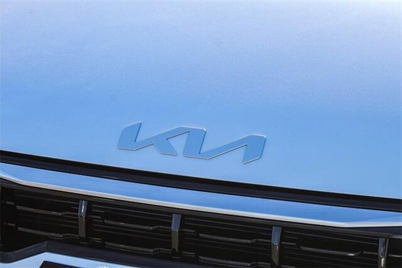 2025 Kia K4 GT-LineImage 14