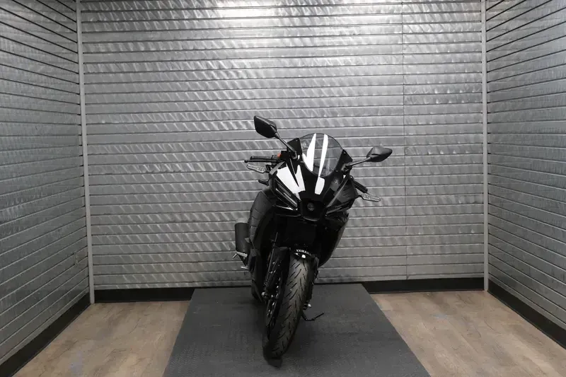 NEW 2026 YAMAHA YZFR3 ABS Image 2