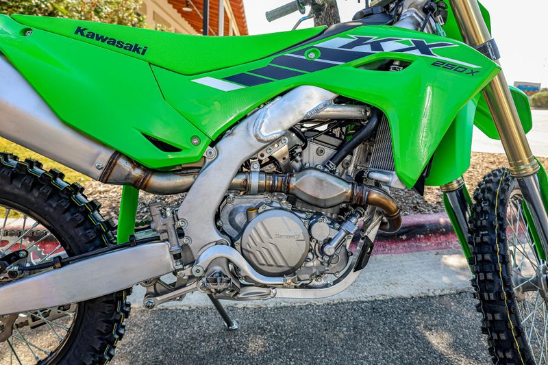 2025 Kawasaki KX250X LIME GREENImage 8