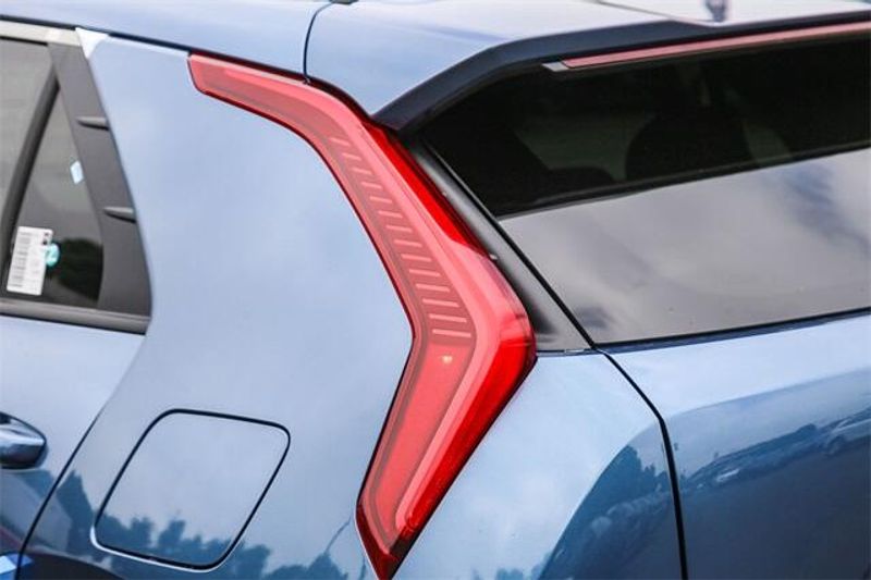 New 2025 Kia Niro EX TouringImage 18