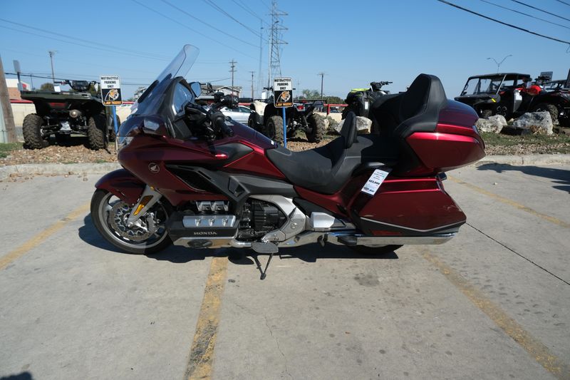 2023 Honda GOLDWING TOUR DCT REDImage 7