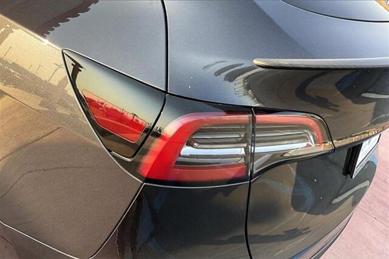 2024 Tesla Model Y PerformanceImage 28