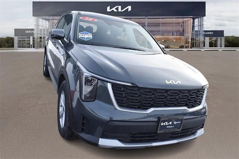 2024 Kia Sorento LXImage 9