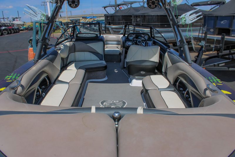 Used 2011 MALIBU WAKESETTER 247 Image 8