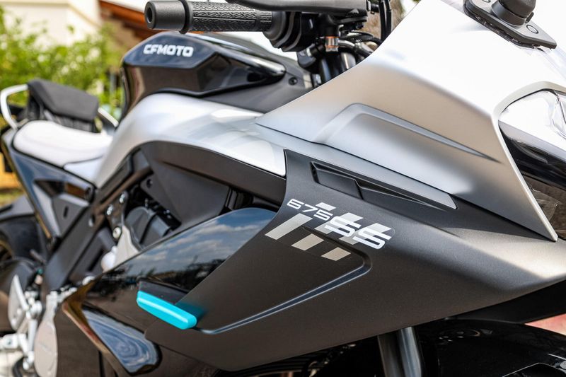 2025 CFMOTO 675 SS NEBULA BLACK Image 5