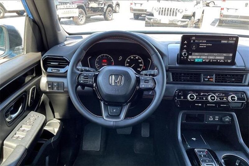 Used 2025 Honda Pilot TrailSportImage 4