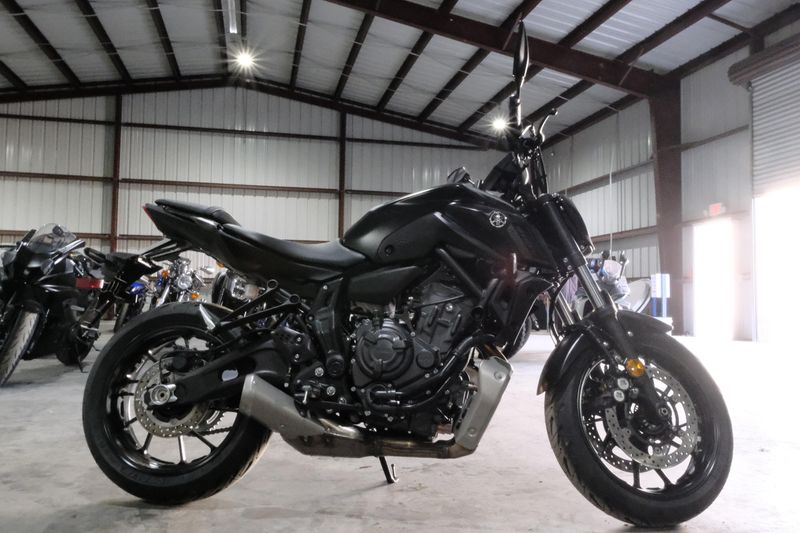 2024 YAMAHA MT07 MATTE RAVEN BLACK in a MATTE RAVEN BLACK exterior color. Family PowerSports (877) 886-1997 familypowersports.com 