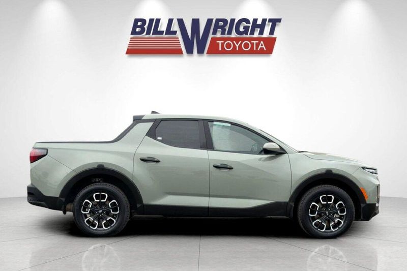 Used 2024 Hyundai Santa Cruz SEImage 2