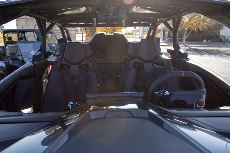 NEW 2026 CAN-AM MAVERICK R MAX X WITH SMARTSHOX 999T DCT Image 12