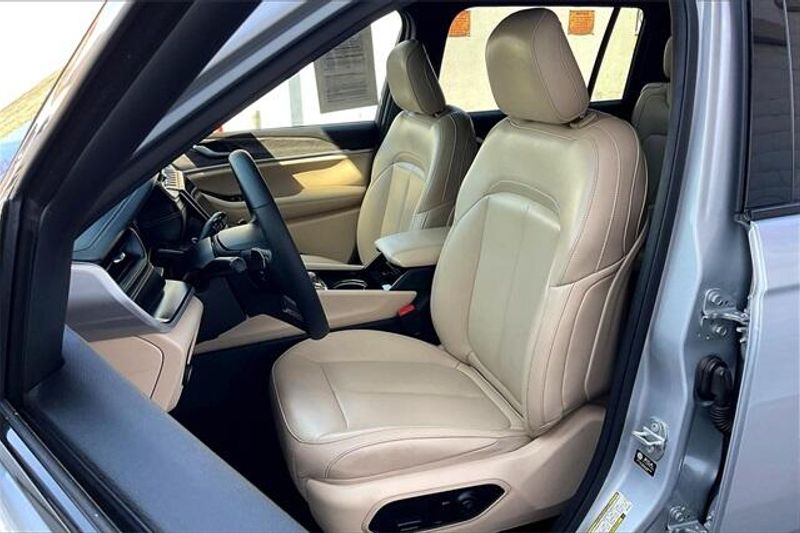 Used 2023 Jeep Grand Cherokee L LimitedImage 24