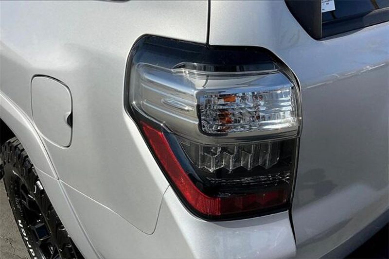 2022 Toyota 4Runner SR5Image 28