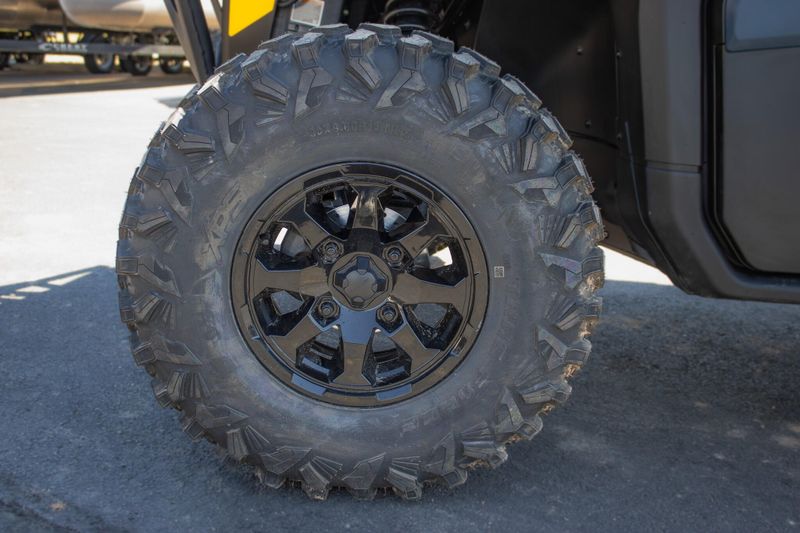 NEW 2026 CAN-AM DEFENDER PRO LIMITED CAB HD10 Image 17