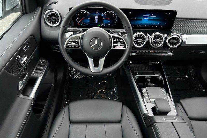 2023 Mercedes-Benz EQB 300Image 16