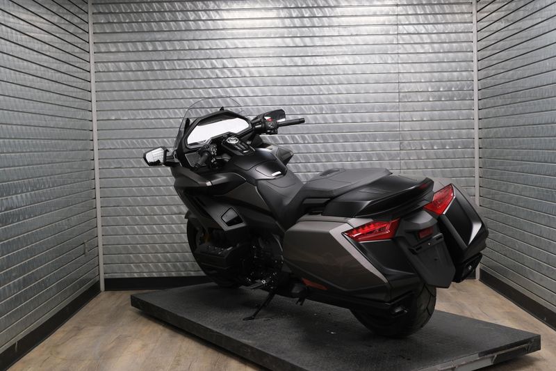NEW 2026 HONDA GOLDWING AUTOMATIC DCT Image 5