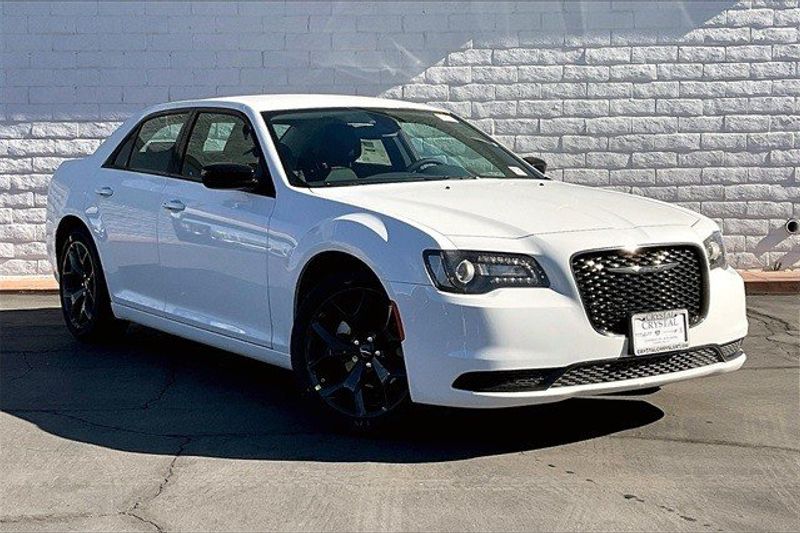 2023 Chrysler 300 TouringImage 14