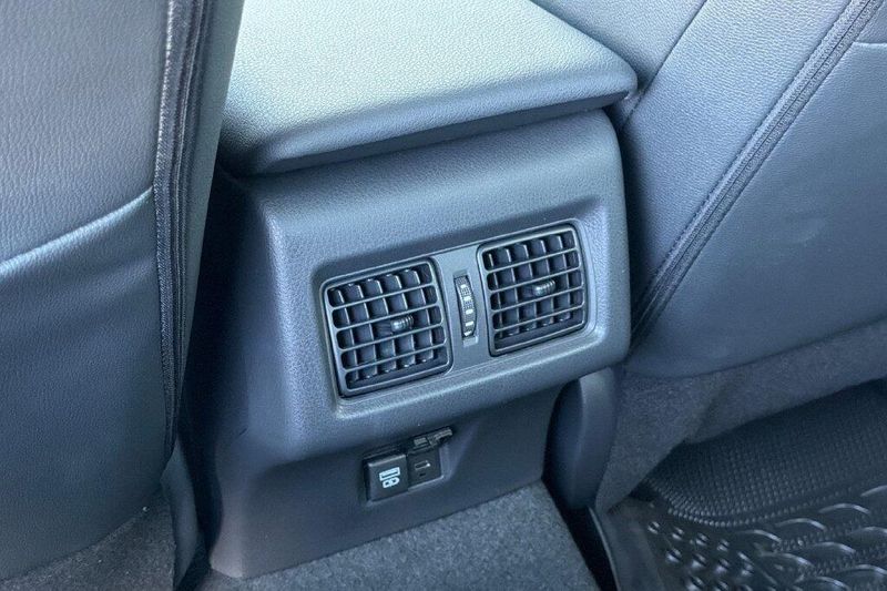 New 2026 Toyota Camry SEImage 13