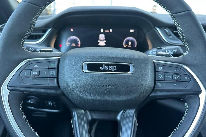 2025 Jeep Grand Cherokee Altitude photo 22