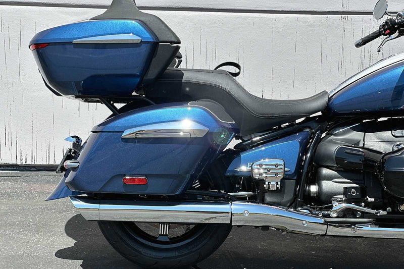 2023 BMW R 18 Transcontinental in a GRAVITY BLUE METALLIC exterior color. BMW Motorcycles of Temecula – Southern California 951-395-0675 bmwmotorcyclesoftemecula.com 