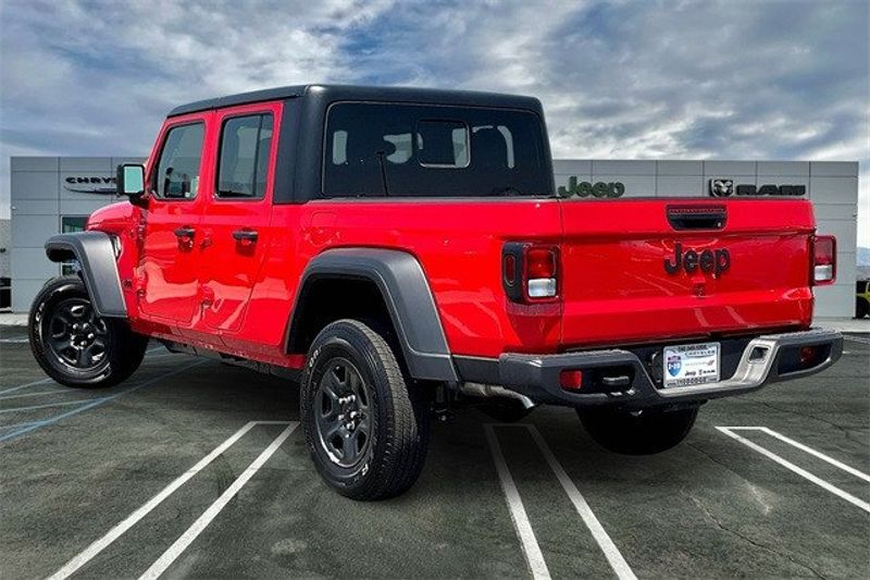 2024 Jeep Gladiator Sport 4x4Image 2