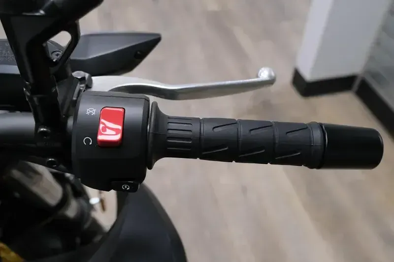 NEW 2026 KAWASAKI Z500 ABS Image 11