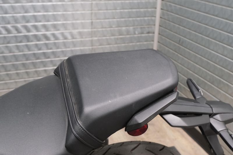 USED 2025 HONDA CB300R ABS Image 18