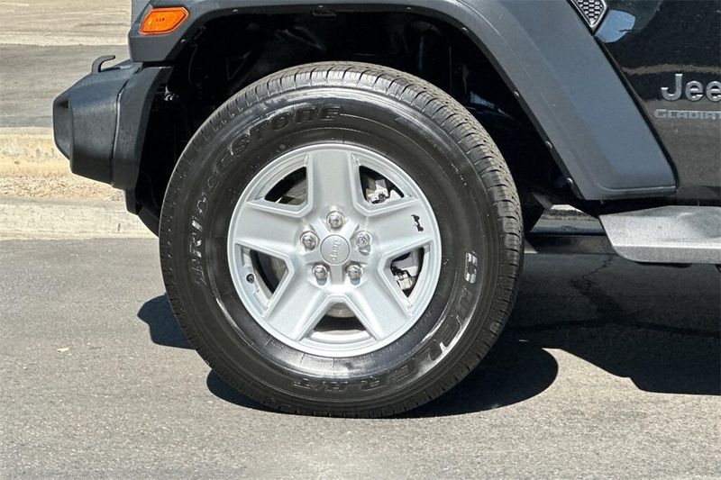 2020 Jeep Gladiator Sport S photo 23