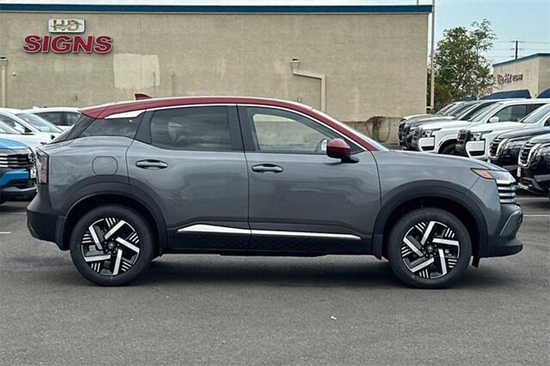 New 2025 Nissan Kicks SVImage 2