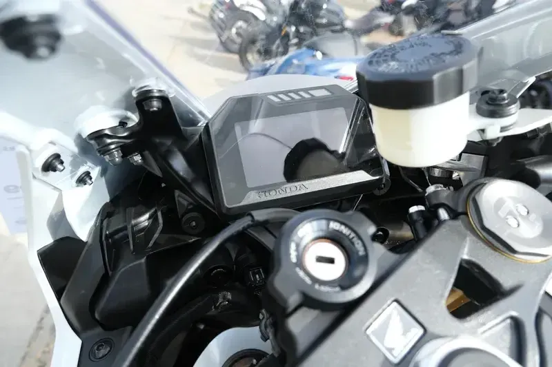2025 Honda CBR1000RR PEARL WHITE Image 10