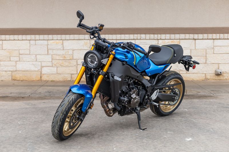 2023 YAMAHA XSR900 in a BLUE exterior color. Family PowerSports (877) 886-1997 familypowersports.com 