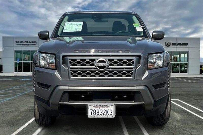 Used 2022 Nissan Frontier SVImage 2