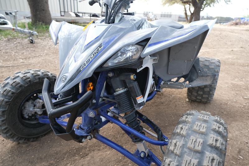 2019 YAMAHA YFZ450R SE in a GRAY exterior color. Family PowerSports (877) 886-1997 familypowersports.com 