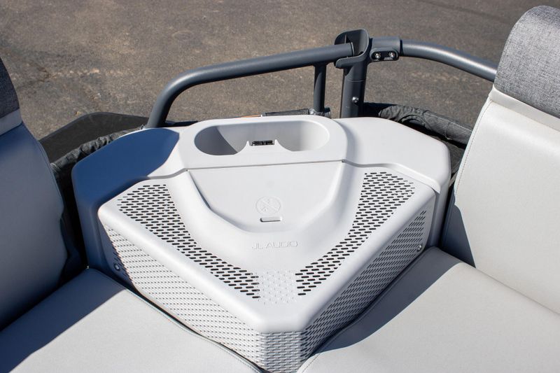 NEW 2026 SEADOO SWITCH CRUISE 21 300HP TECH PACKAGE WITH PAINTED TRAILER Image 14