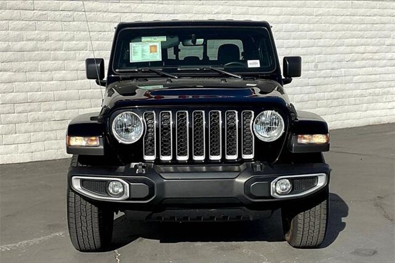 2023 Jeep Gladiator OverlandImage 2