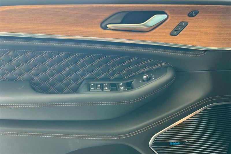 2025 Jeep Grand Cherokee L Summit Reserve photo 11