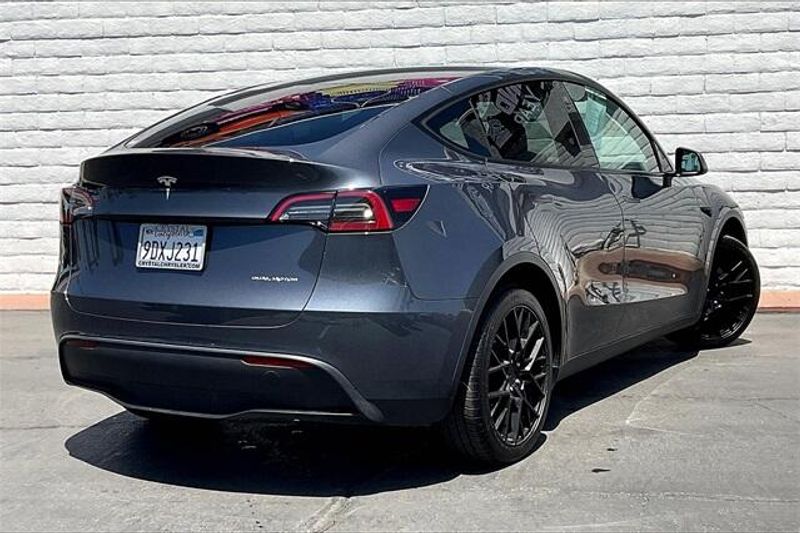 2023 Tesla Model Y Long RangeImage 13